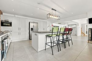 LAKESIDE LODGE- click for photo gallery